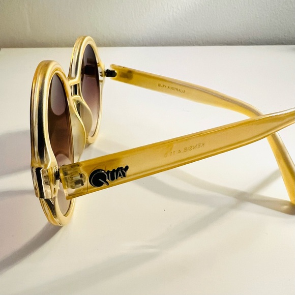 Y2K Quay “Kensie” Sunglasses. - Picture 4 of 6